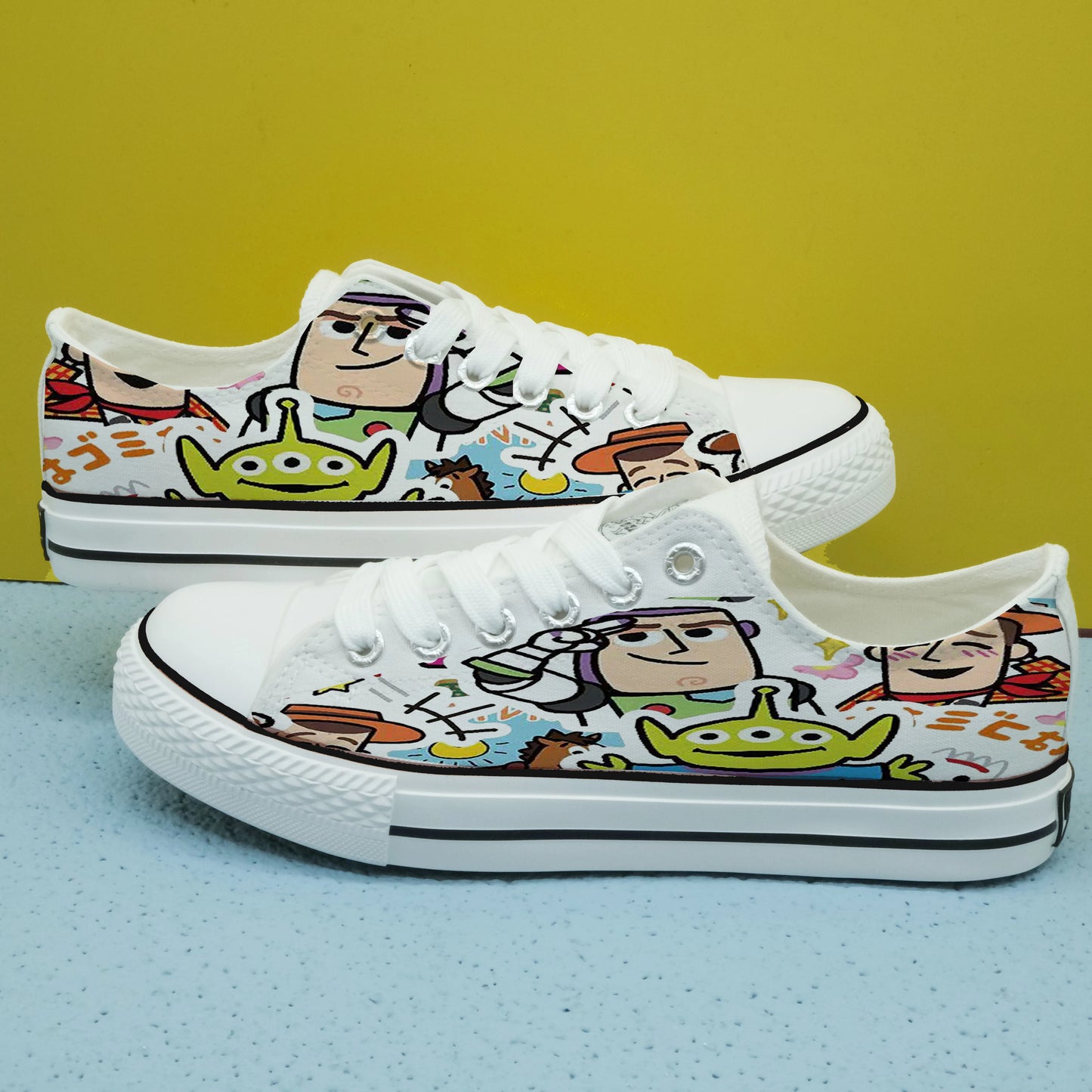 Buzz Lightyear Winnie the Pooh Strawberry Bear student couple casual shoes for men Autumn new high top canvas shoes for women